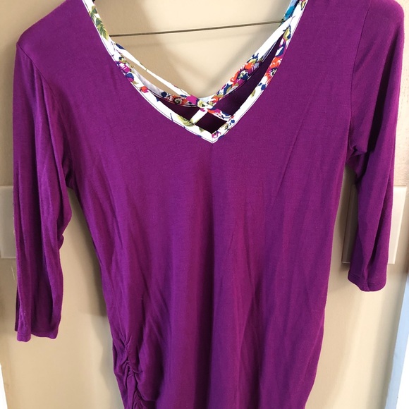 Loveappella Maternity Top - Picture 2 of 3